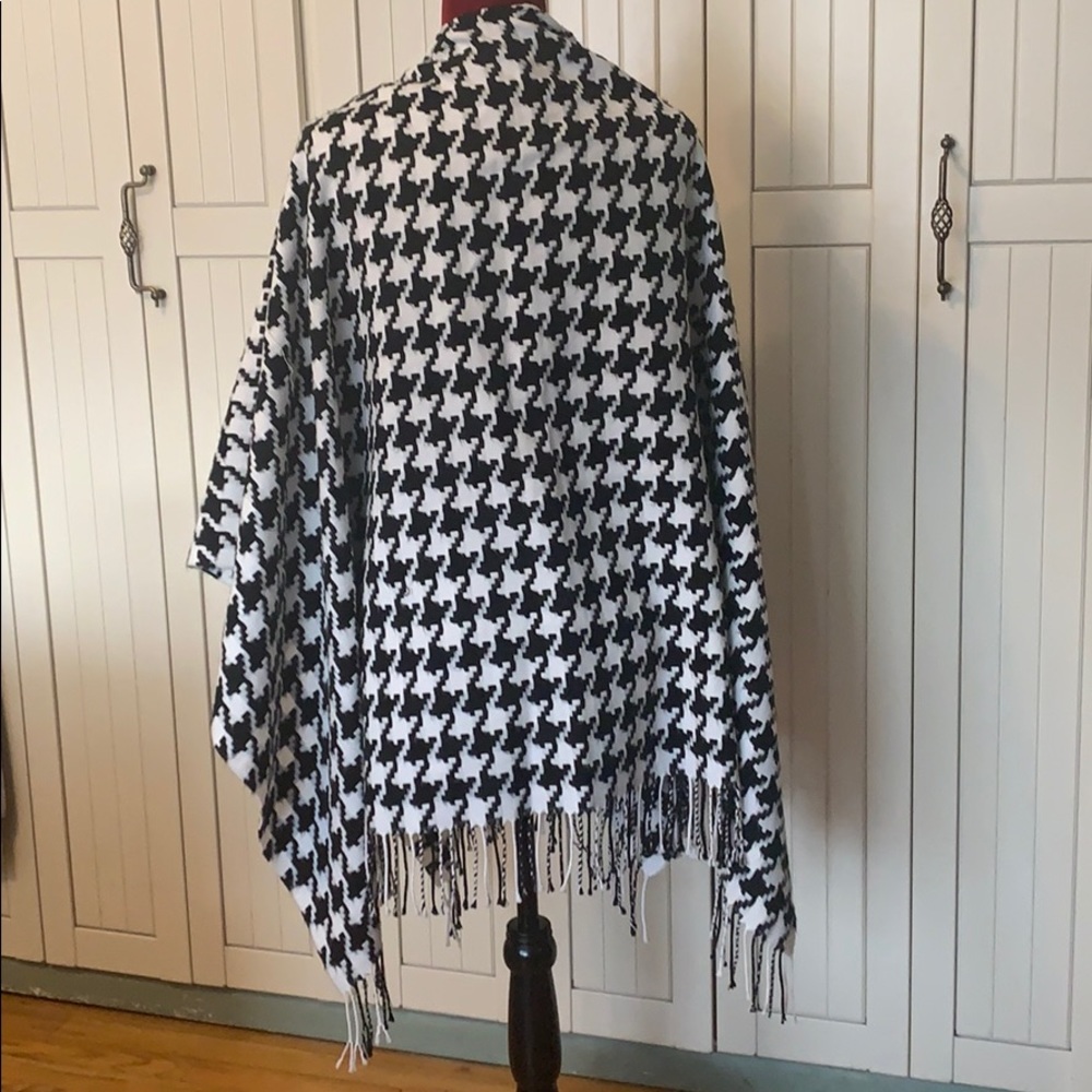 Houndstooth Wrap NWOT - Picture 3 of 6